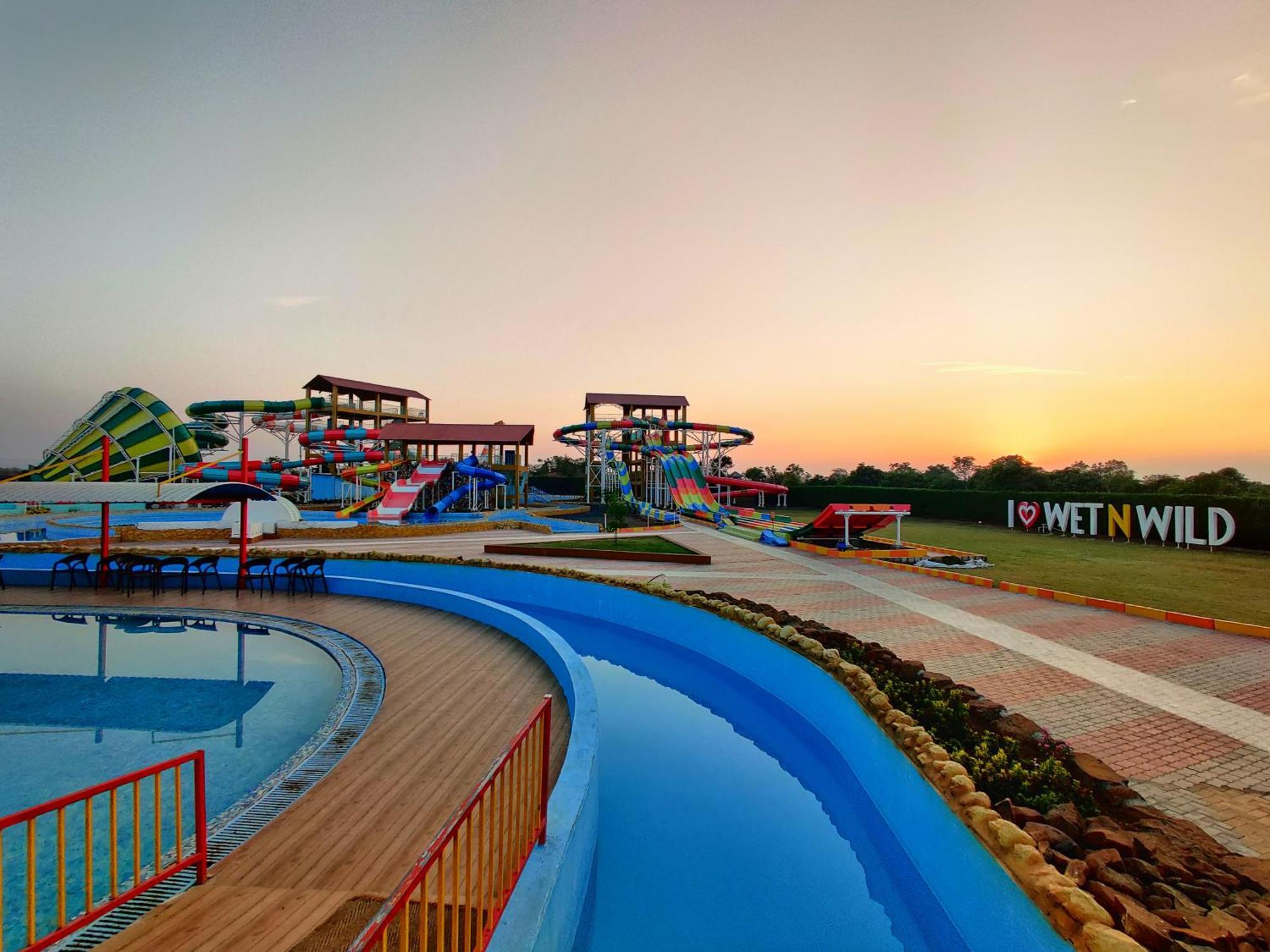 Wet N Wild Water Park & Resort Mendarda Экстерьер фото