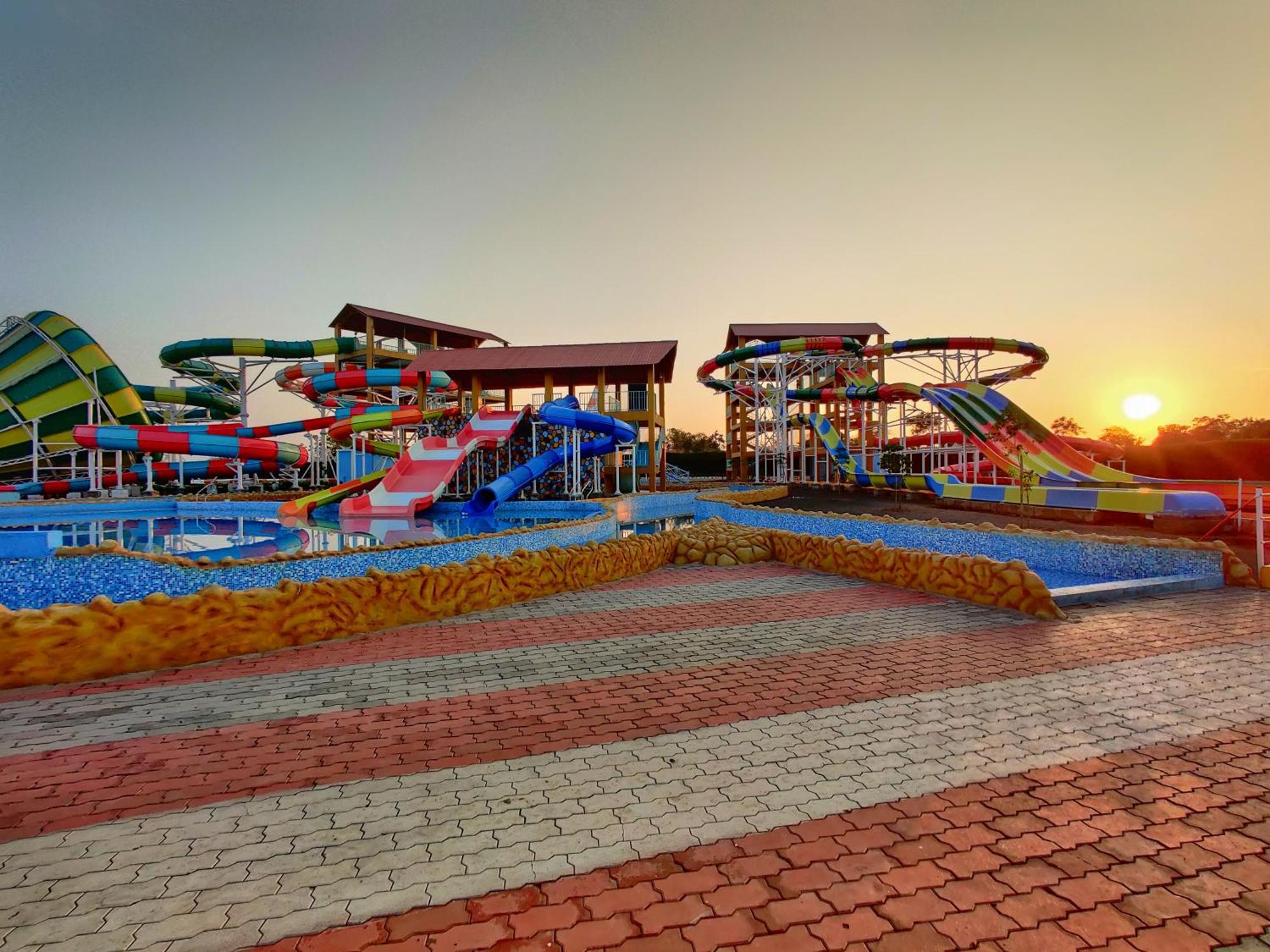 Wet N Wild Water Park & Resort Mendarda Экстерьер фото