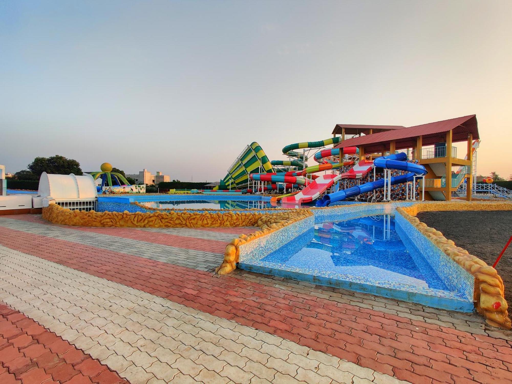 Wet N Wild Water Park & Resort Mendarda Экстерьер фото
